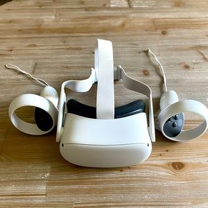 Oculus quest 2. Basically brand new.